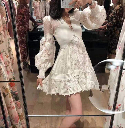 Damen verspieltes Blumenkleid mit Rüschendetails und transparenten Puffärmeln R&B