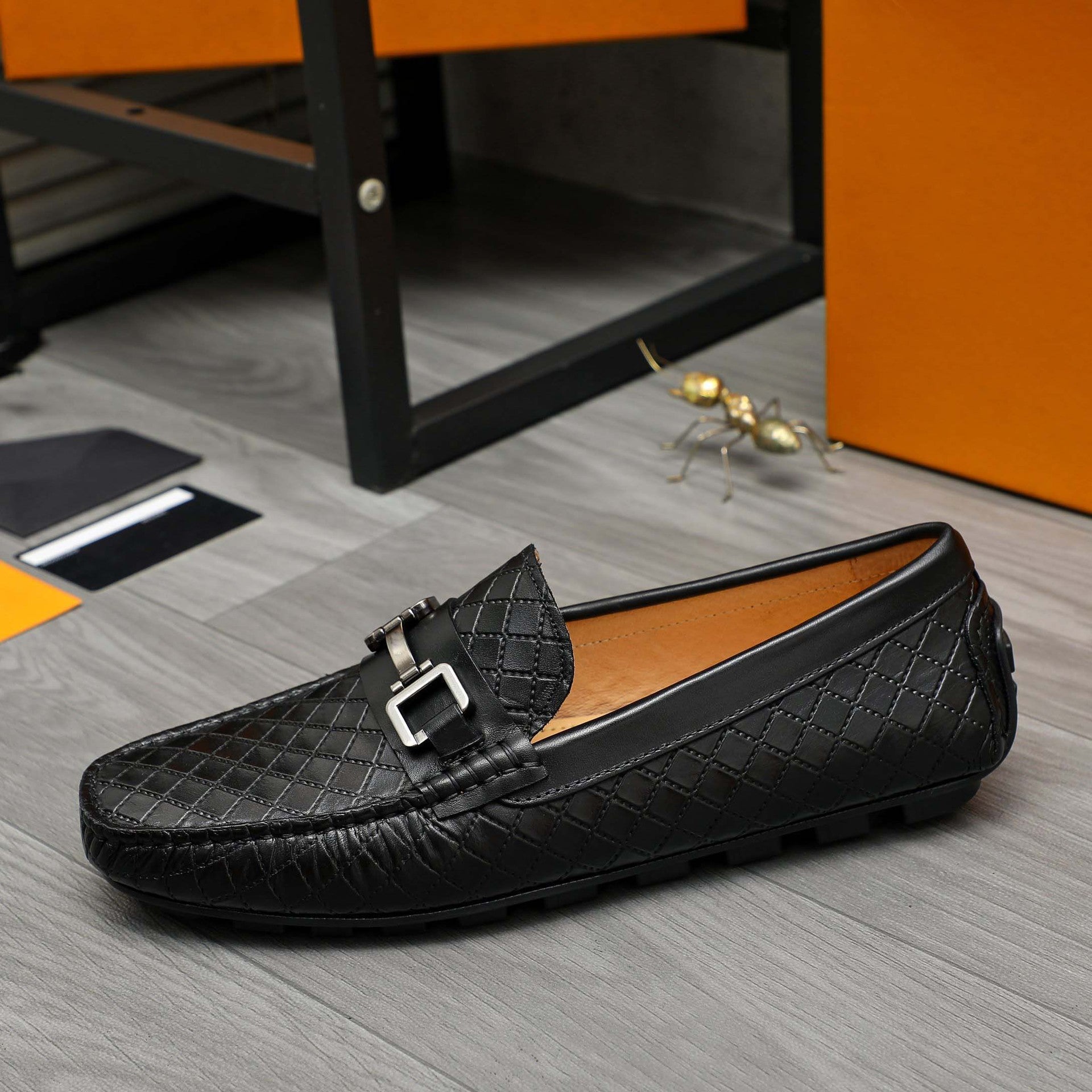 Damen Mokassin mit eleganter Prägung und modischem Schnallen-Detail R&B
