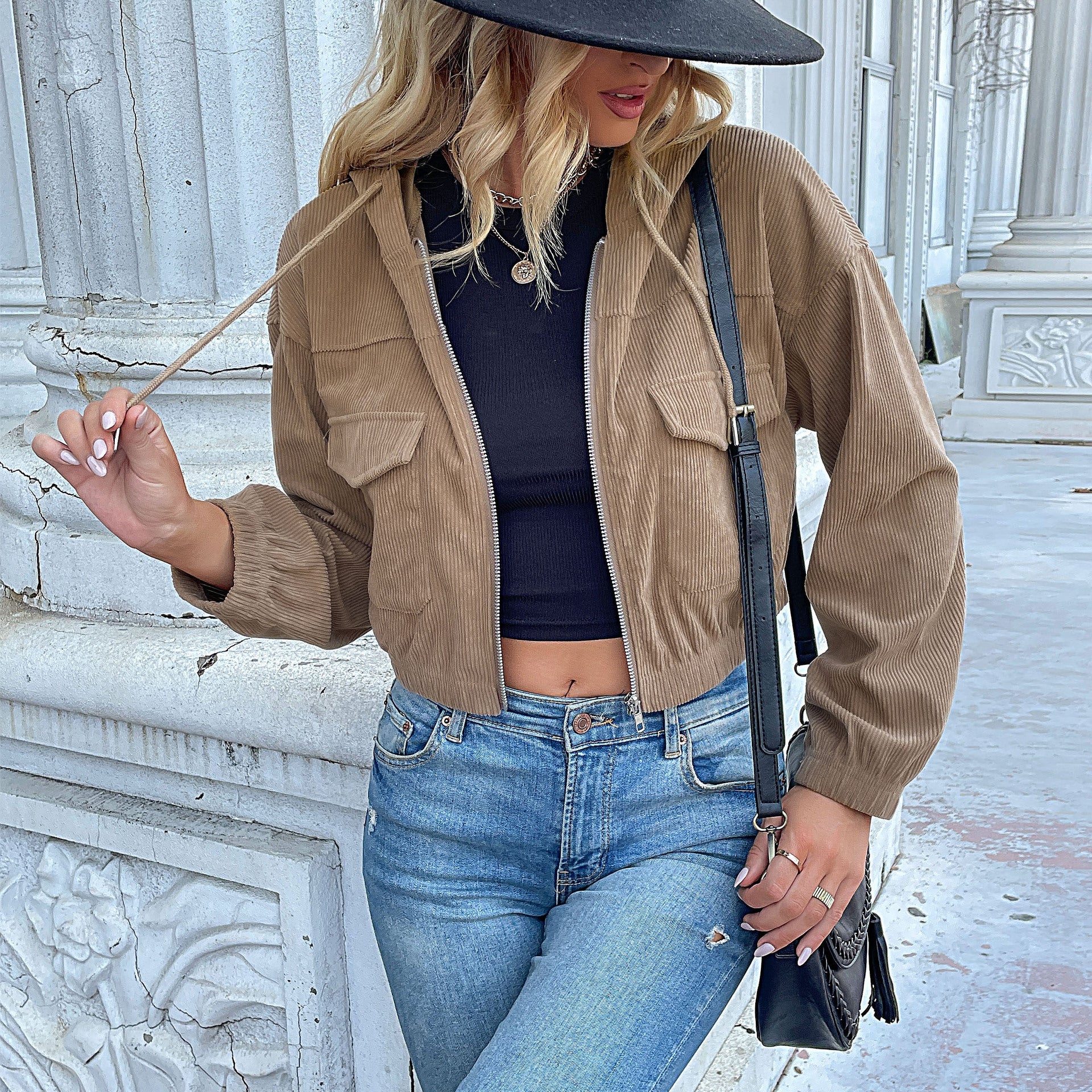 Damen Cordjacke mit praktischem Reißverschluss und modernen Taschen