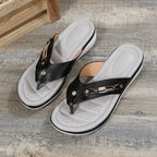 Damen modische Zehentrenner-Sandalen mit gepolstertem Fußbett und dekorativen Nieten R&B