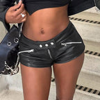 Damen Kunstleder-Shorts mit dekorativen Knopfdetails R&B