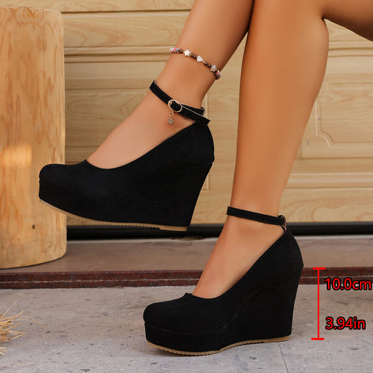 Damen Wedge-Pumps mit zierlichem Riemen und glänzendem Akzent R&B
