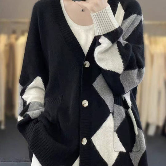 Damen Grobstrickjacke mit modernem Karomuster und praktischen Taschen R&B