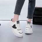 Damen Sportliche Sneakers mit glitzerndem Herz-Detail R&B
