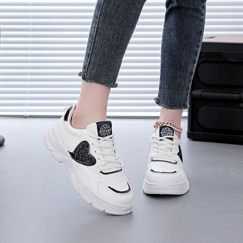 Damen Sportliche Sneakers mit glitzerndem Herz-Detail R&B