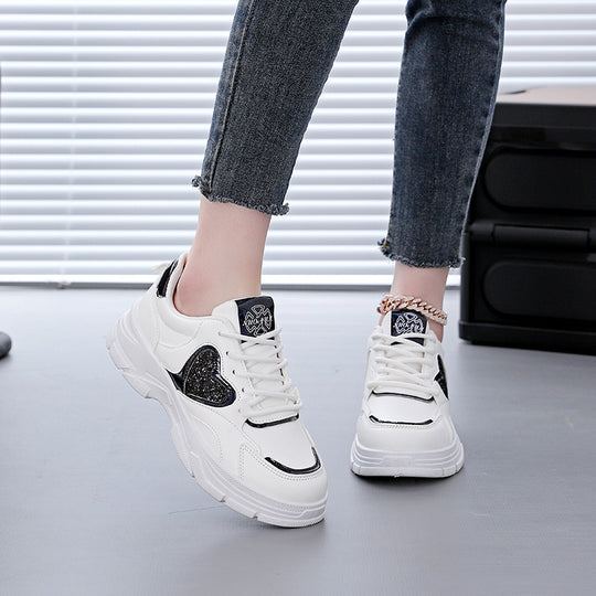 Damen Sportliche Sneakers mit glitzerndem Herz-Detail R&B