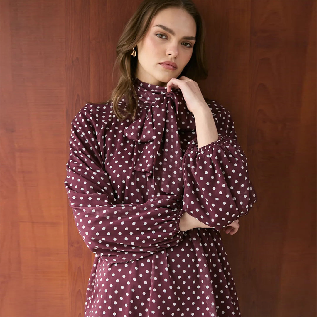 Damen Kleid mit elegantem Stehkragen und verspieltem Punkte-Design R&B