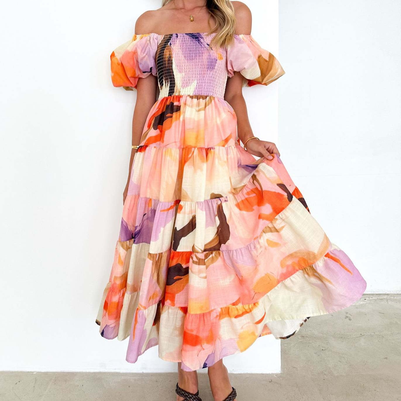 Damen Maxikleid mit voluminösen Puffärmeln und floralen Akzenten R&B