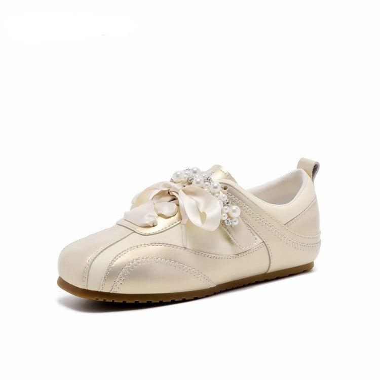 Damen flache Sneakers mit eleganter Perlenschmuck-Applikation R&B