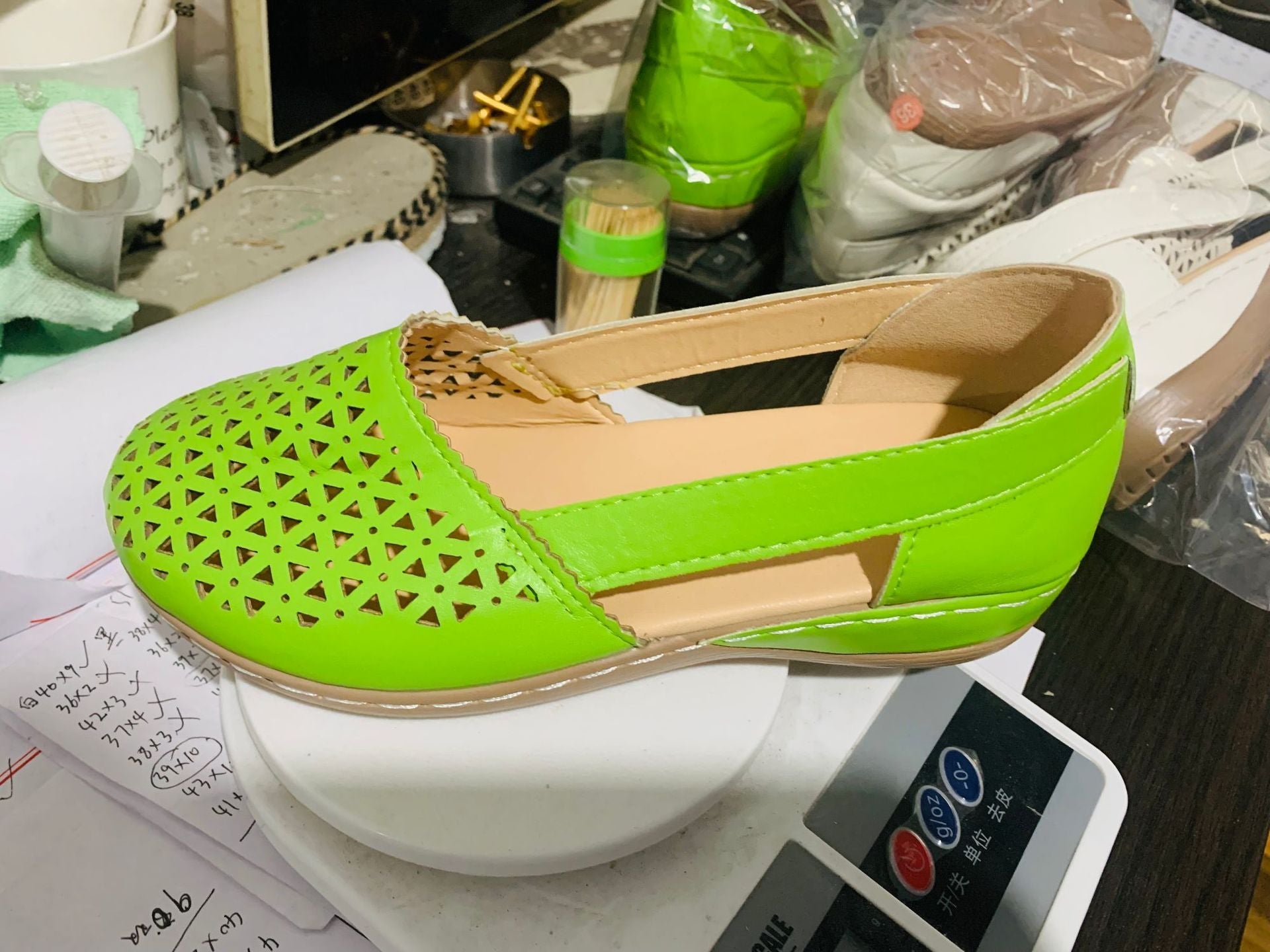 Damen luftige Clogs mit modischen Cut-Outs R&B