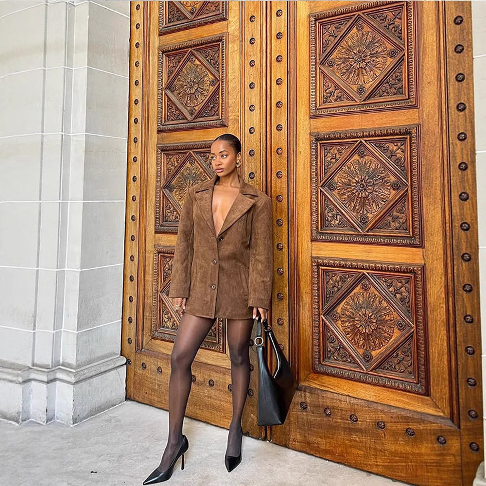Damen Designer-Sakko mit tiefem V-Ausschnitt und modernen Details R&B