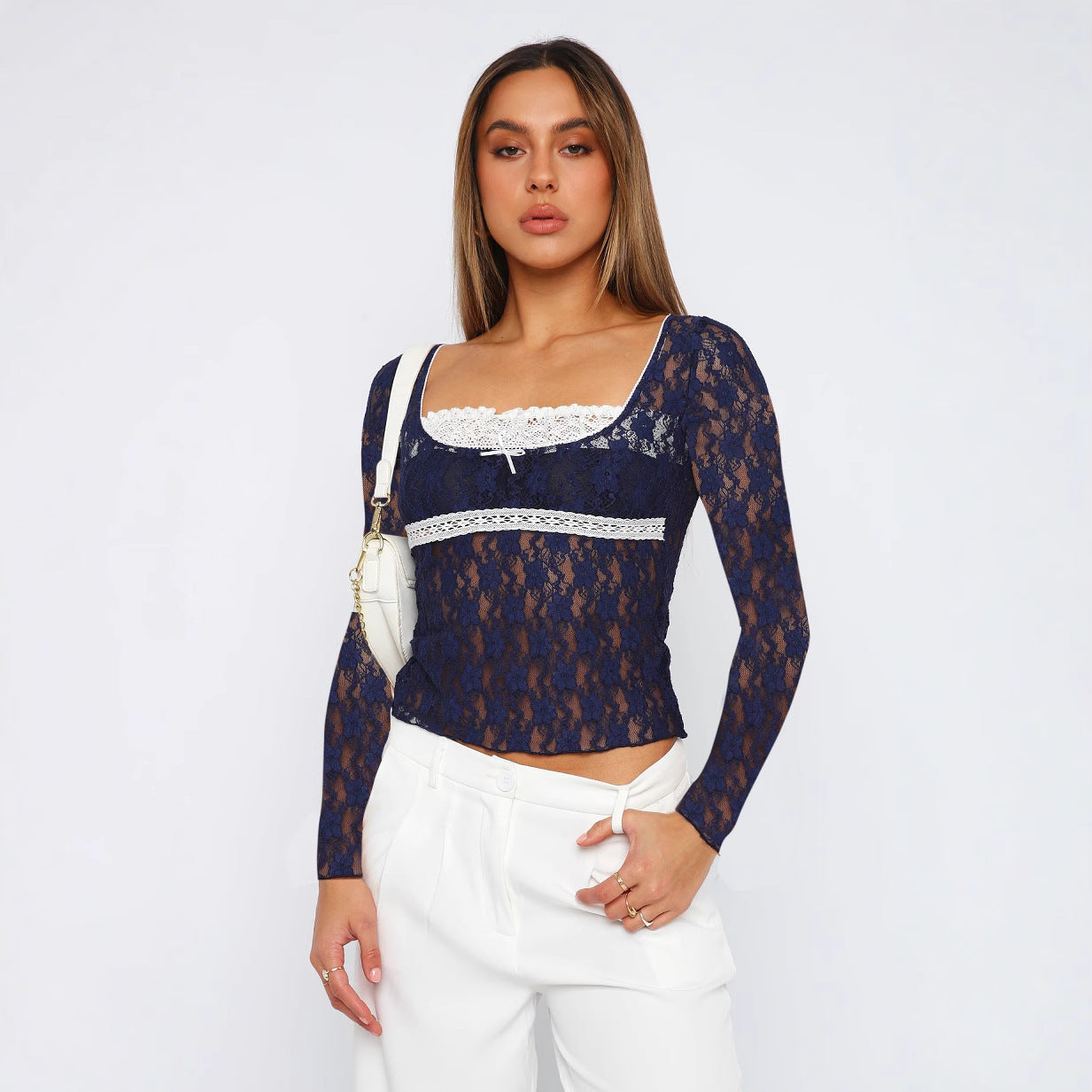 Damen Spitzenoberteil mit eleganten langen Ärmeln und raffiniertem Schnitt R&B