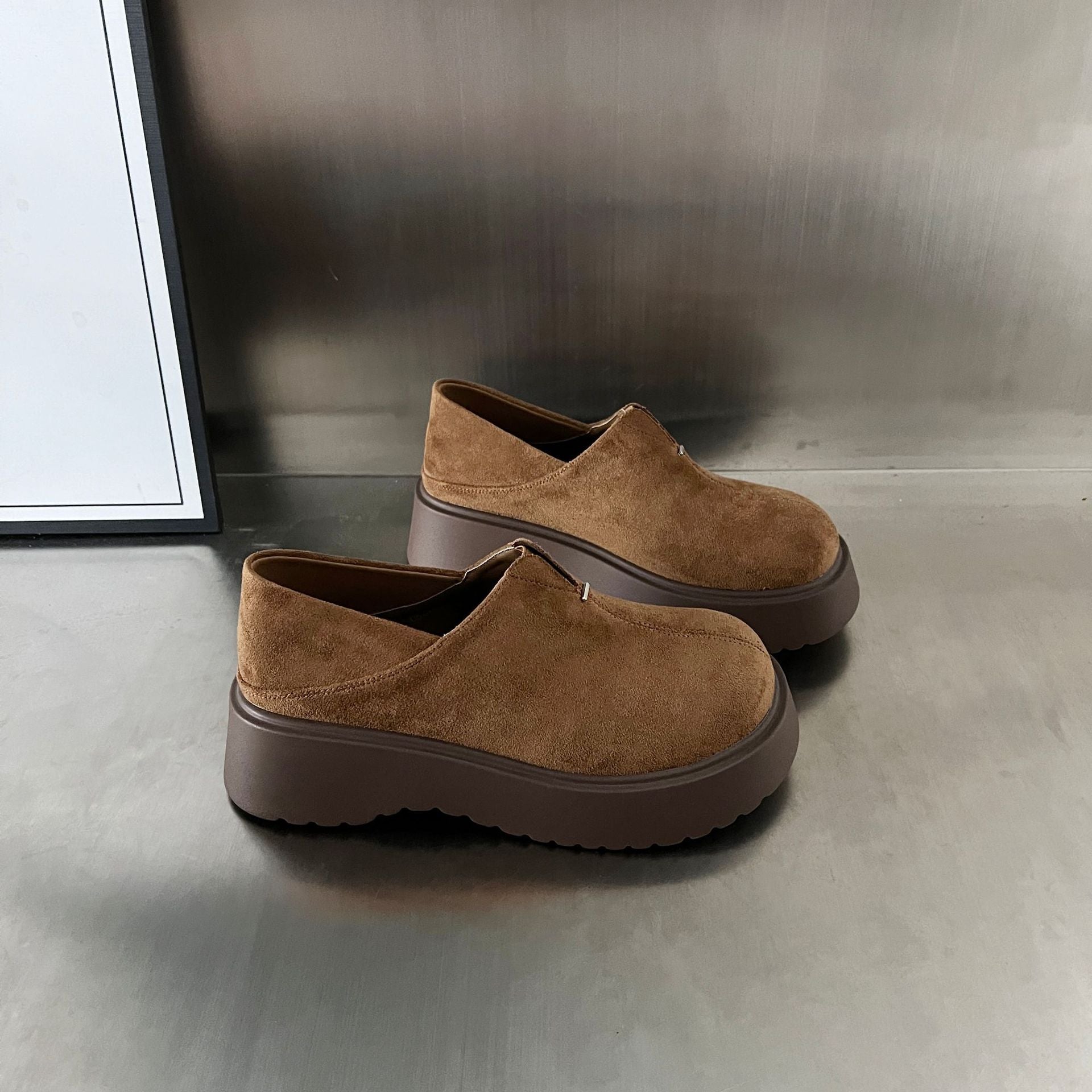Damen elegante Slip-On Sneaker mit einem bequemen Plateau und hochwertiger Wildleder-Oberfläche R&B