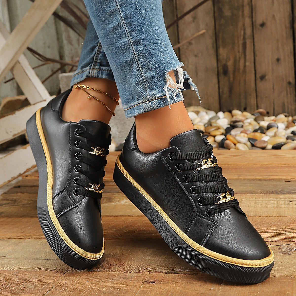 Damen Sneakers mit goldenen Akzenten R&B