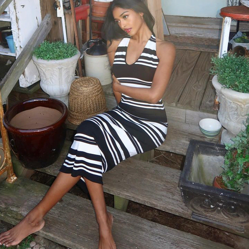 Damen Maxikleid mit modernen Streifen und tiefem V-Ausschnitt R&B