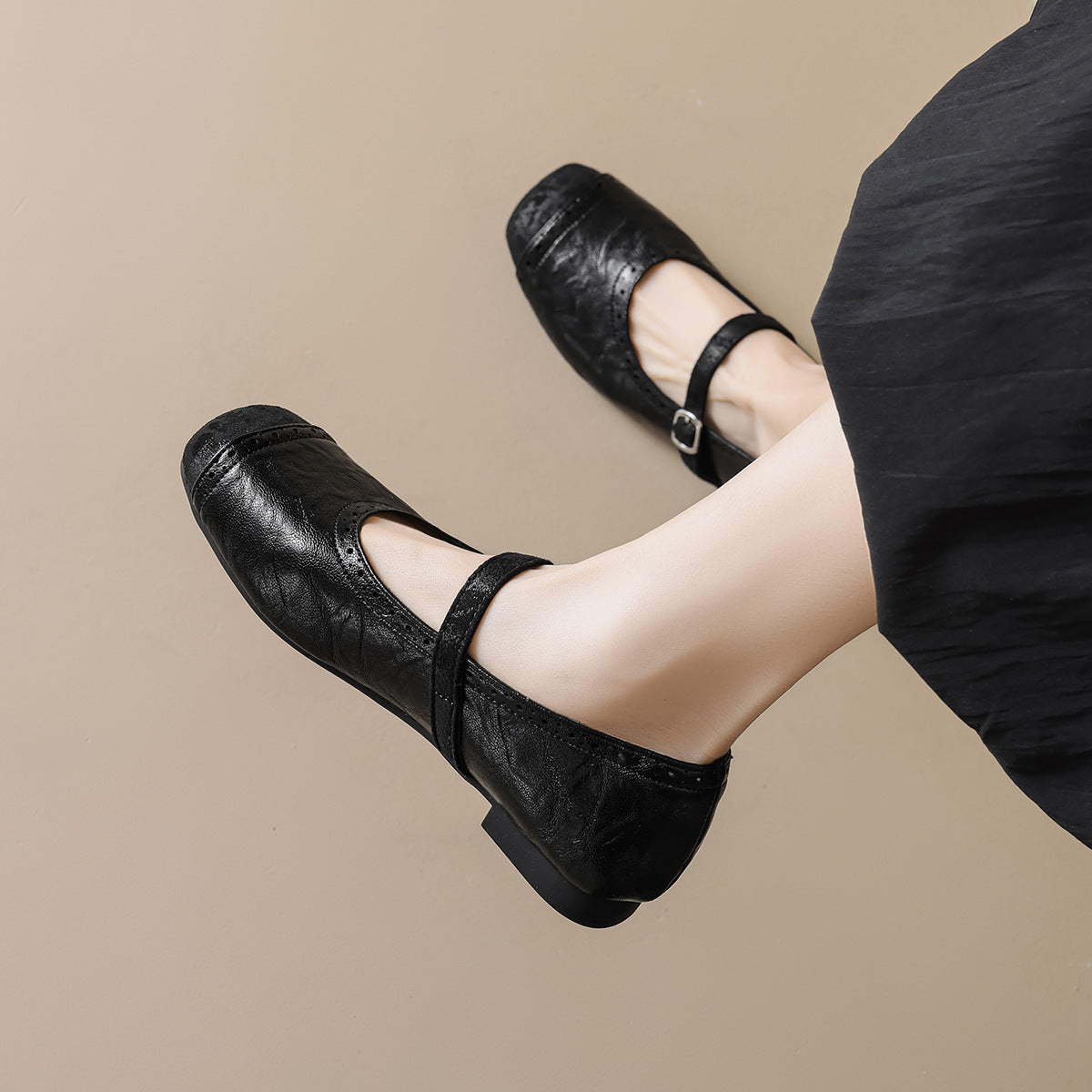 Damen Ballerinas mit hochwertigem Textil und verstellbarem Riemen