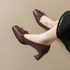 Damen elegante Pumps mit modischer Schleife und klassischer Perforation