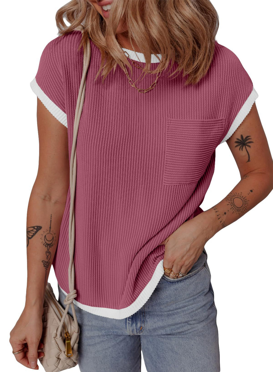 R&B | Gestricktes kontrastierendes T-Shirt mit Rundhalsausschnitt