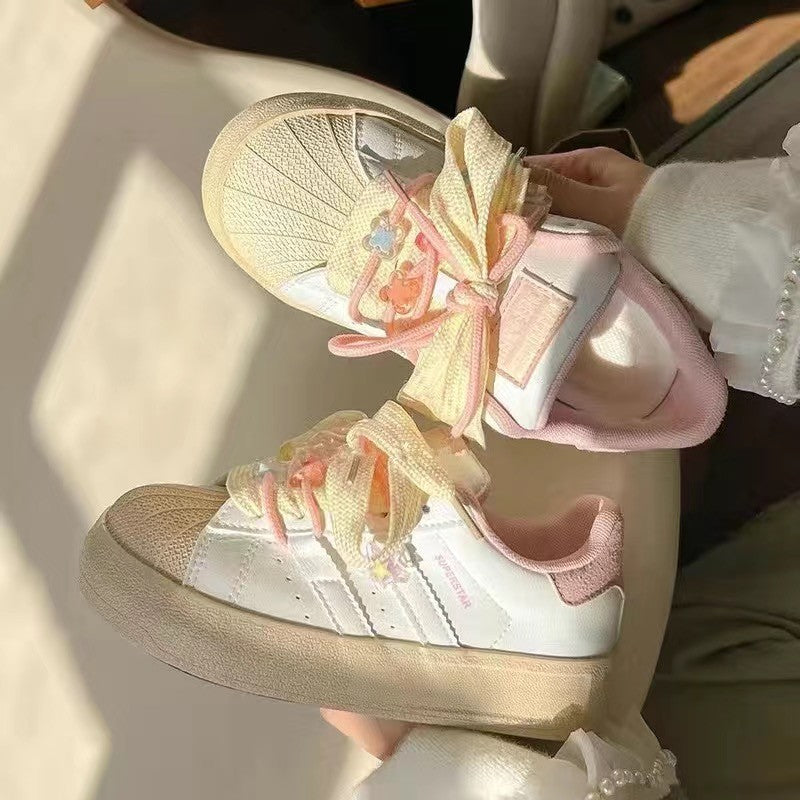 Damen Sneakers mit verspielten Blumenapplikationen und komfortabler Dämpfung R&B