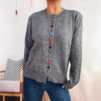 Damen stilvolle Strickjacke mit bunten Knöpfen R&B