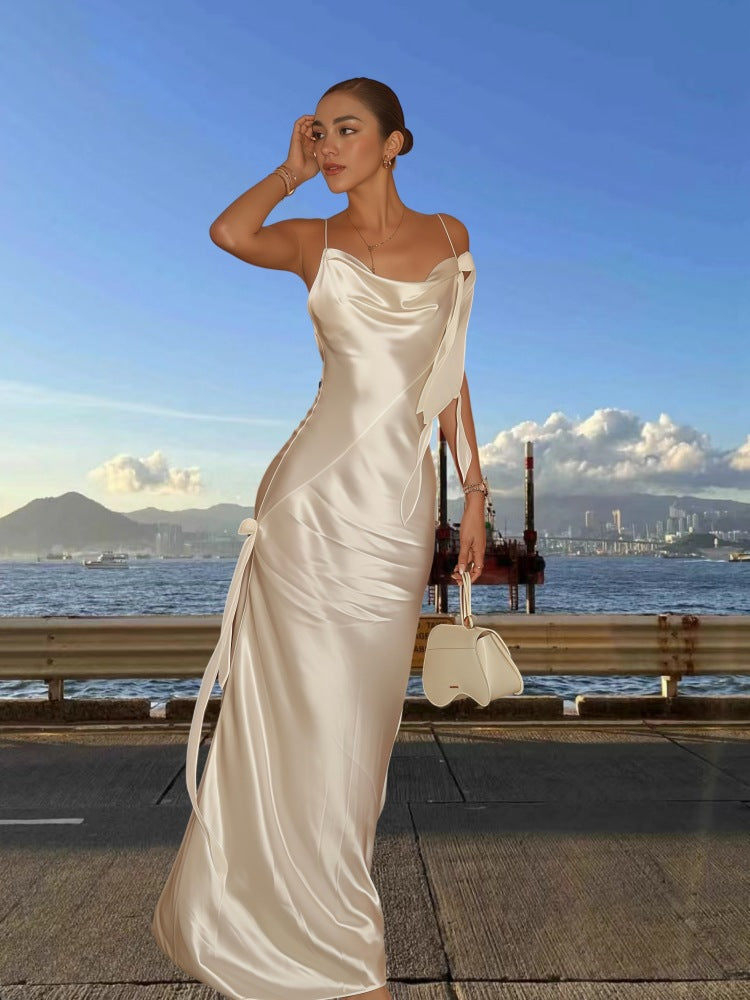 Damen Elegantes Satin-Maxikleid mit raffiniertem Raffungseffekt und asymmetrischen Trägern R&B
