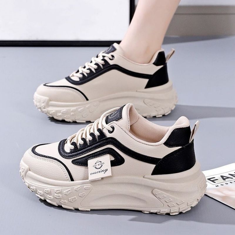 Damen Sportliche Sneakers mit dynamischer Sohle und modernem Design