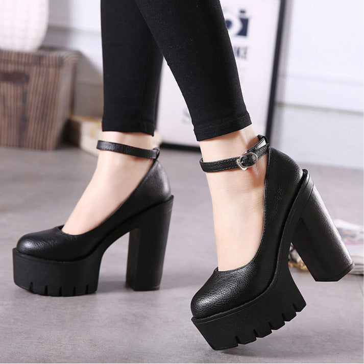Damen Plateau-Pumps mit eleganter Doppelriemenführung und rutschfester Sohle R&B