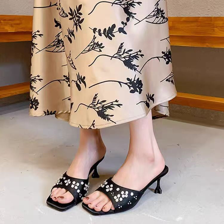 Damen elegante Pantoletten mit filigranem Blumenmuster und schickem Absatz R&B