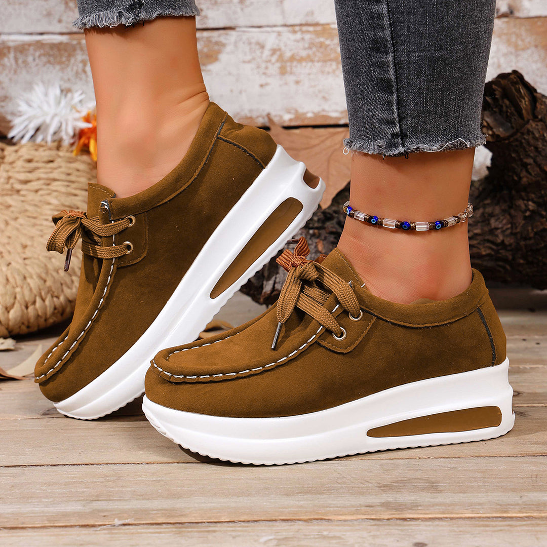 Damen Sneakers mit luxuriösem Wildleder und dezenter Plateau-Sohle R&B