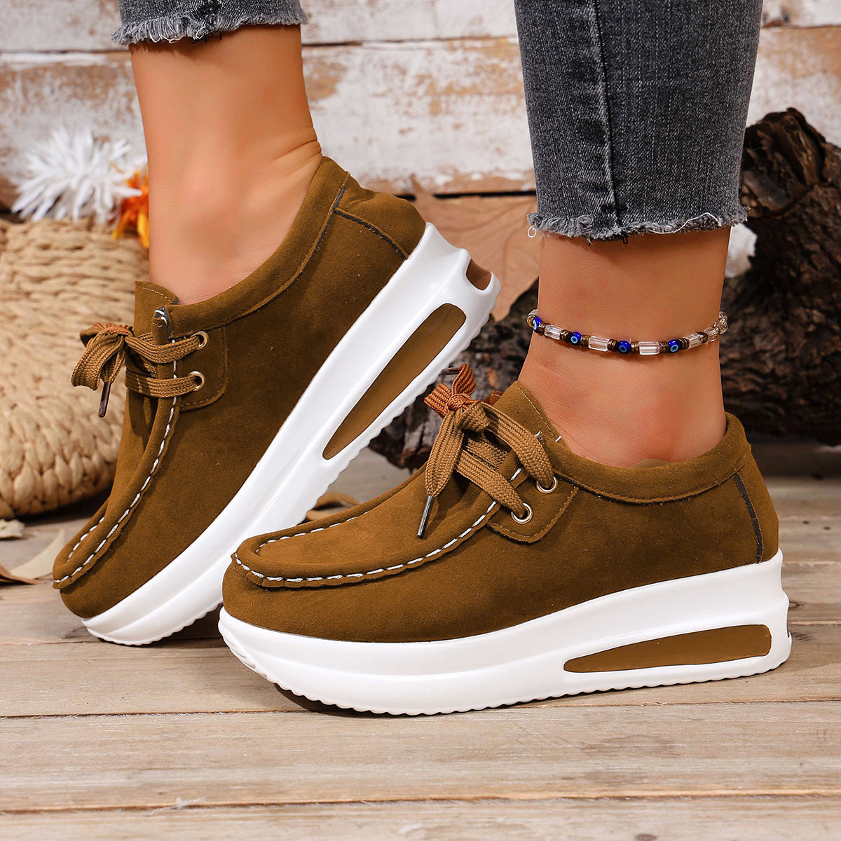 Damen Sneakers mit luxuriösem Wildleder und dezenter Plateau-Sohle R&B