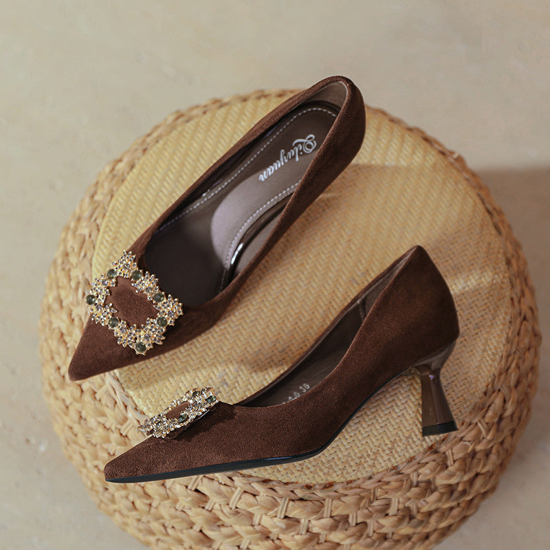 Damen elegante Pumps mit glamourösem Schmuckdetail