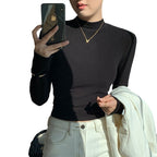 Damen Langarm Crop-Top mit hohem Kragen und figurbetontem Schnitt