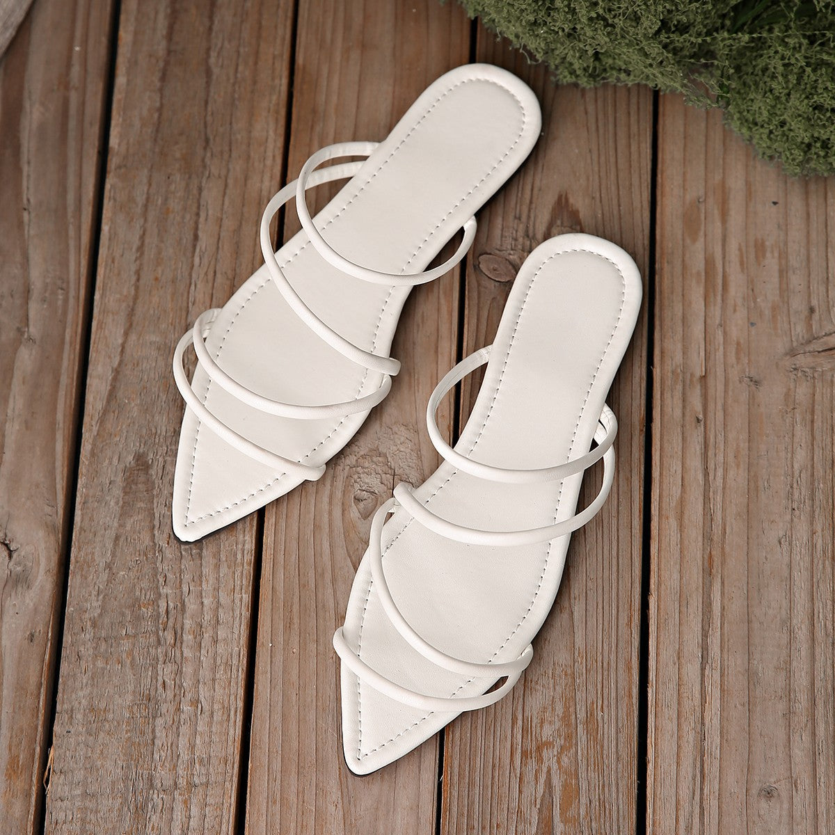 Damen Offene Sandalen mit metallic Akzenten und elegantem Design R&B