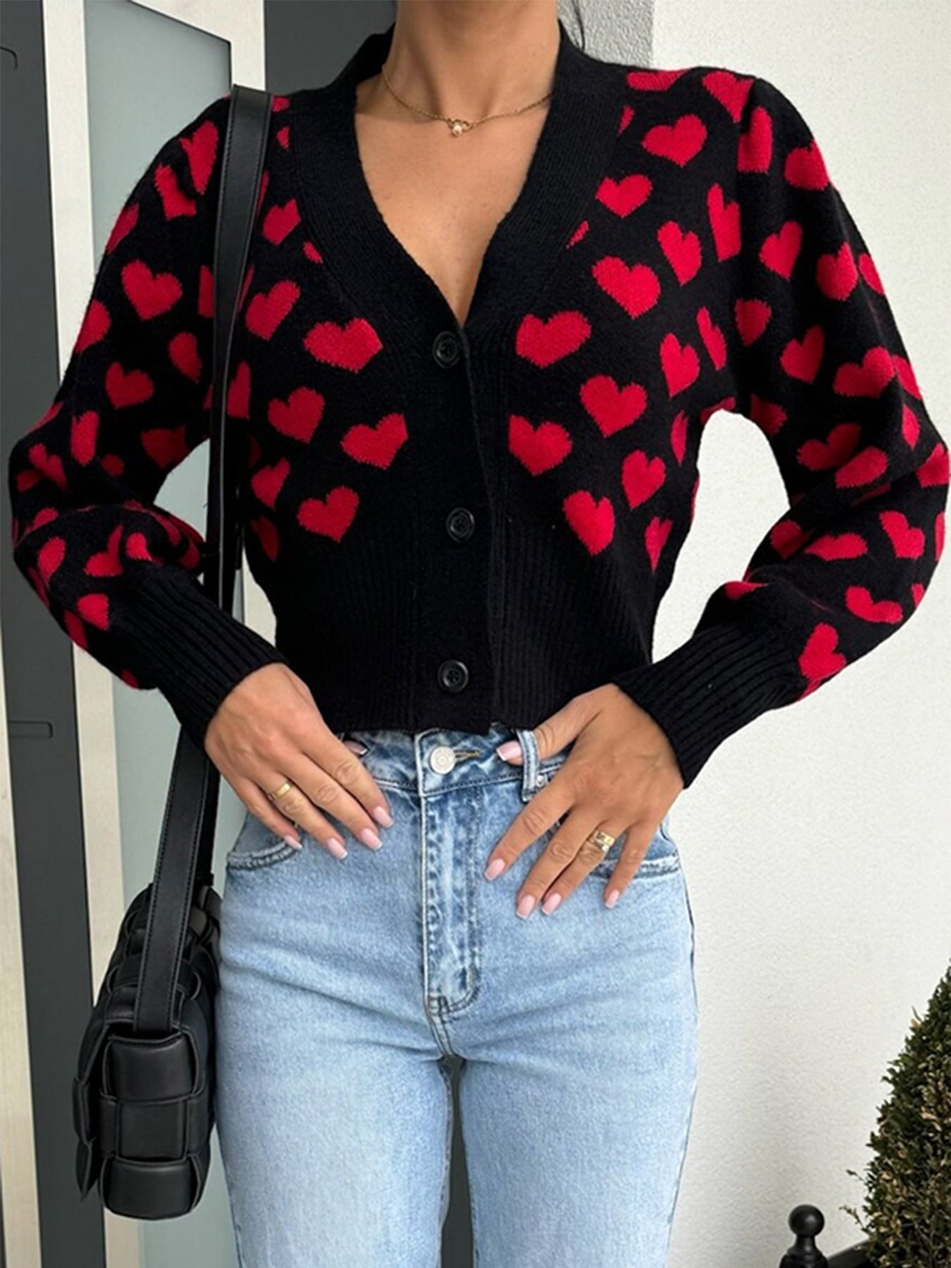 Damen Strickjacke mit Herzmotiv und dekorativen Knöpfen