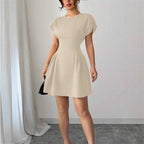 Damen Wickelkleid mit elegantem Schnitt und fließendem Rock R&B