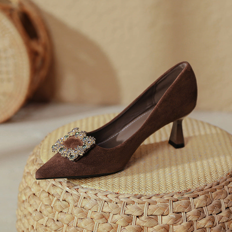 Damen elegante Pumps mit glamourösem Schmuckdetail