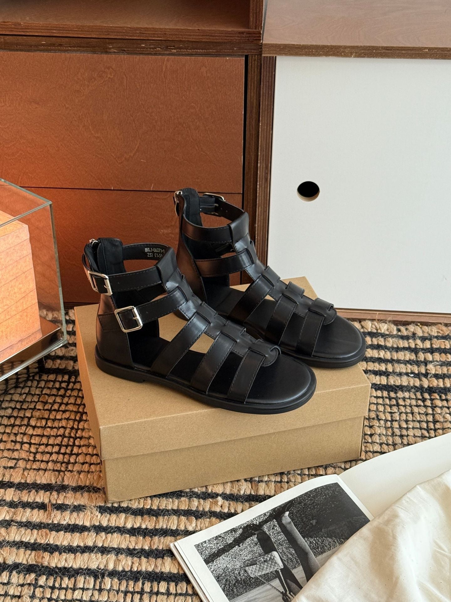 Damen Sandalen mit verstellbaren Riemen und rutschfester Sohle
