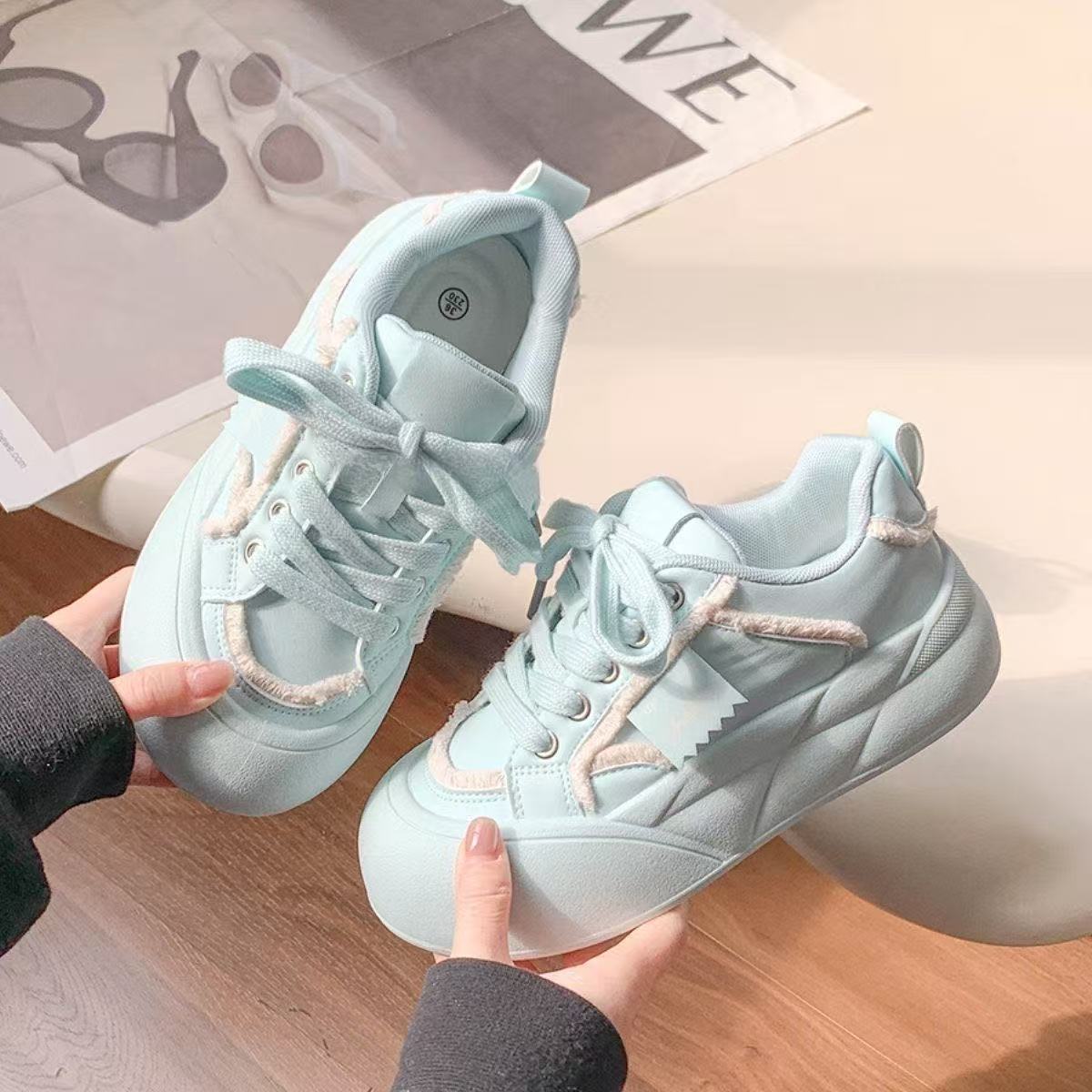 Damen Sportliche Chunky Sneakers mit einzigartigen Design-Elementen R&B