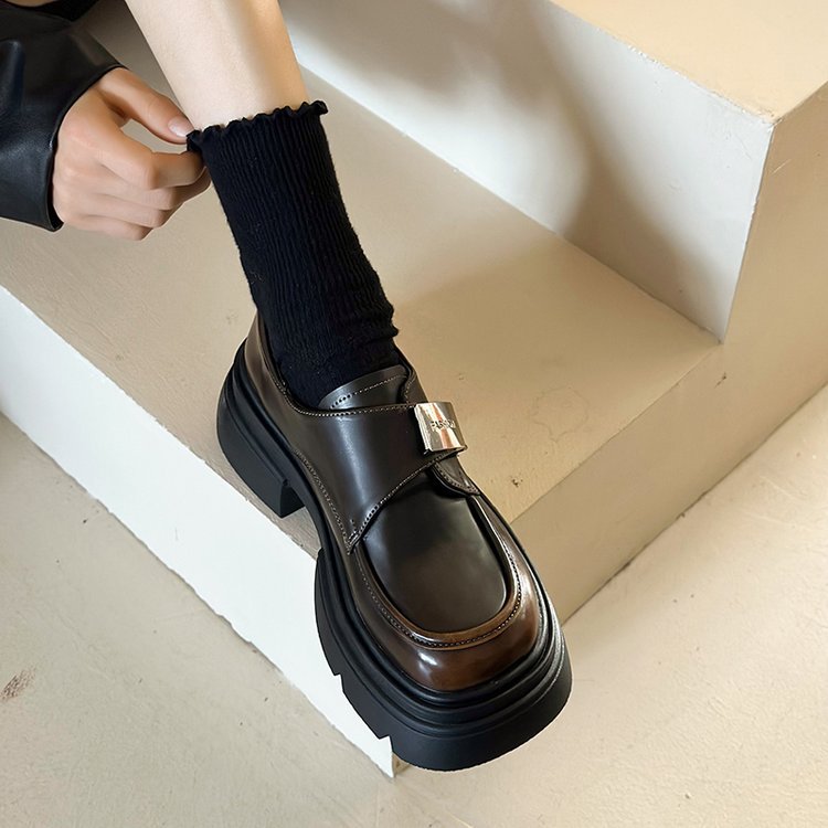 Damen elegante Loafers mit Metallakzent und robuster Sohle R&B