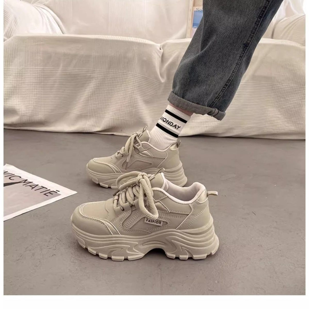 Damen Sportliche Sneakers mit robustem Profil und bequemer Dämpfung R&B