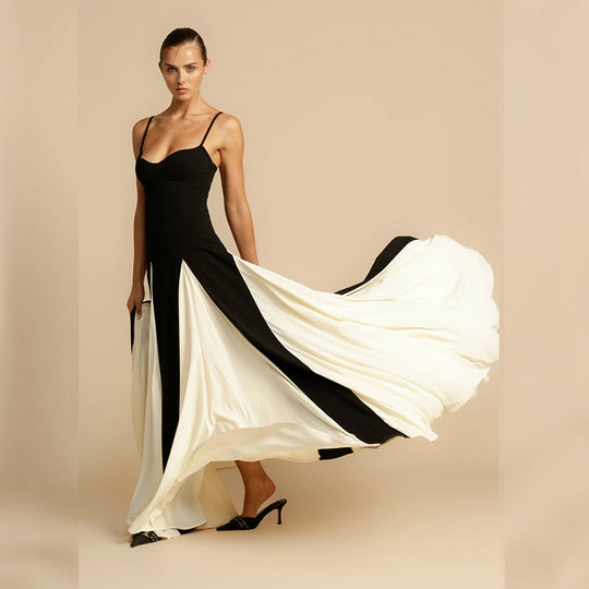 Damen Elegantes Maxikleid mit kontrastrierenden Stoffbahnen und schmalen Trägern R&B