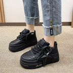 Damen Sportliche Plateausneaker mit einzigartiger Sternapplikation