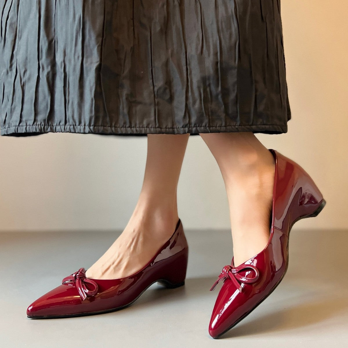 Damen elegante spitze Pumps mit Schleifenakzent