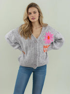 Damen gemütlicher Strickcardigan mit floralem Design und modernen Knopfdetails R&B