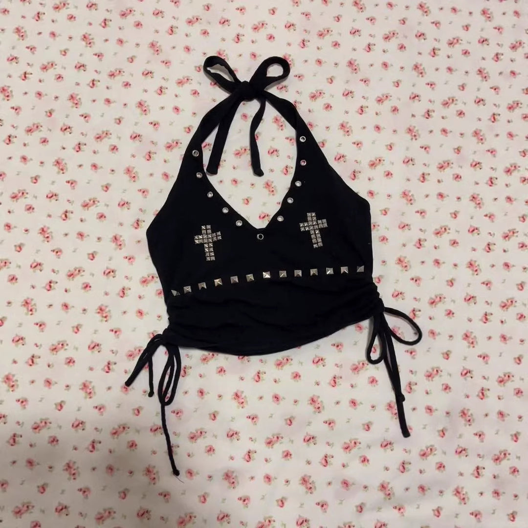 Damen-Crop-Top mit auffälligen Nieten und Kreuzdetails R&B