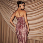 Damen Elegantes Spitzenabendkleid mit taillierter Silhouette und satinierter Unterlage R&B