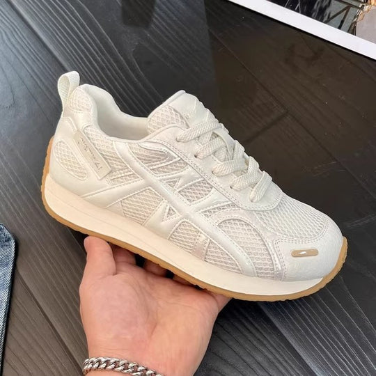 Damen Sportliche Sneakers mit atmungsaktiver Mesh-Oberfläche und eleganten Metallic-Akzenten R&B