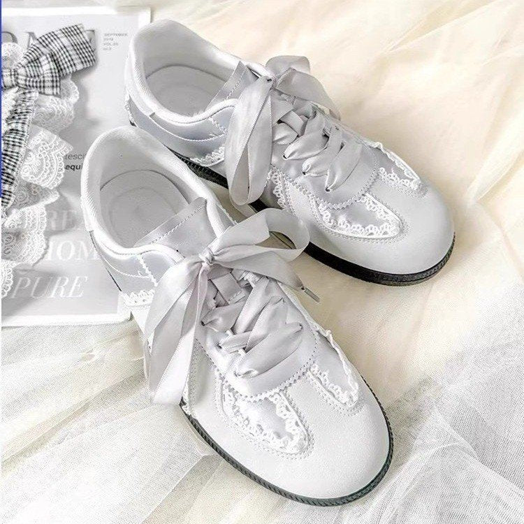 Damen Sneaker mit dekorativer Spitzenapplikation R&B