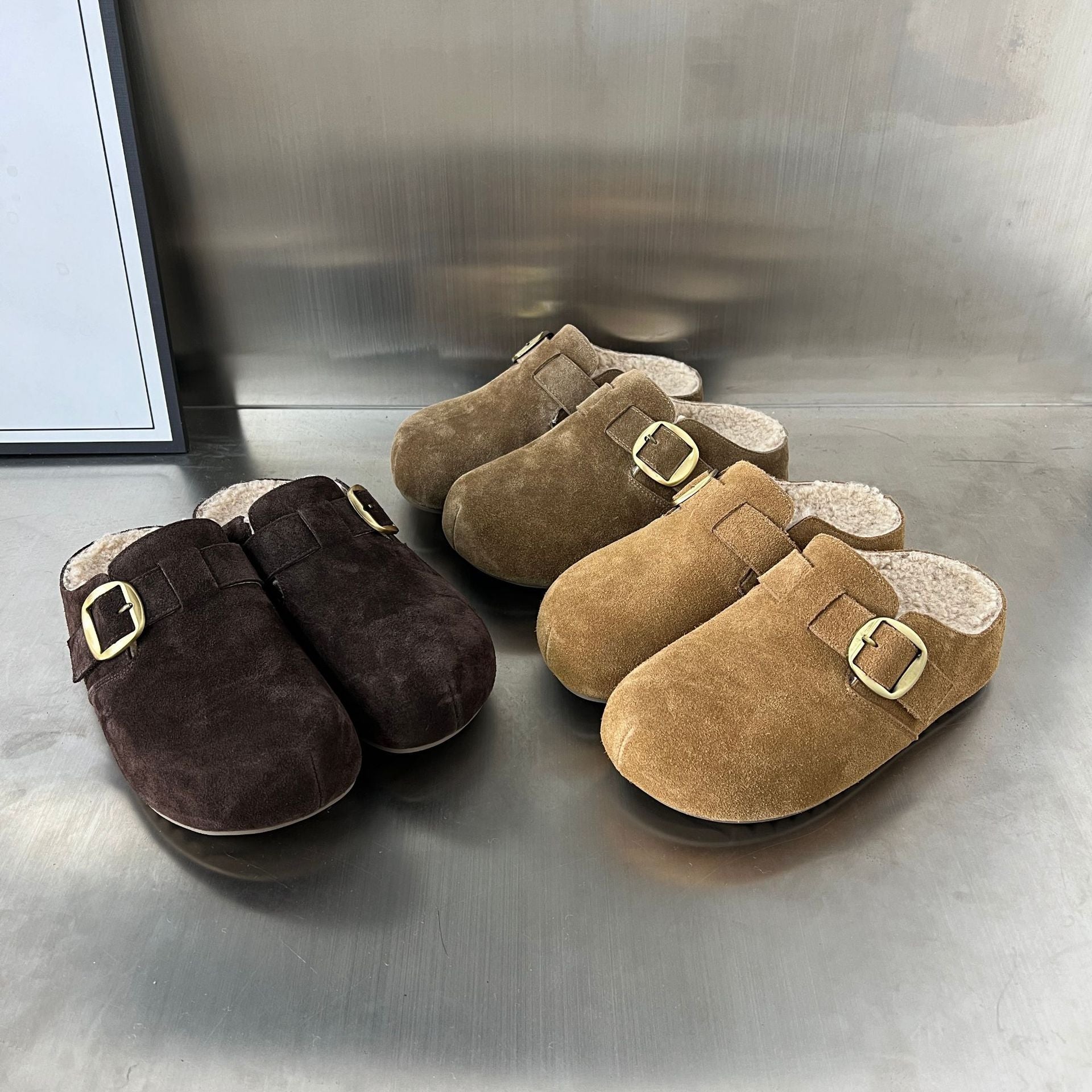 Damen Gepolsterte Wildleder-Clogs mit praktischer Schnallenverzierung R&B