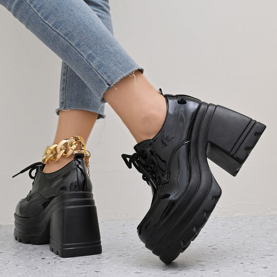 Damen Plateau-Oxfords mit robustem Profil und glänzendem Finish R&B